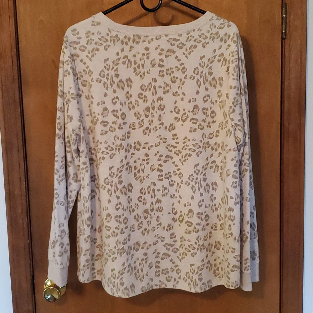Sweatshirt - Picture 2 of 4